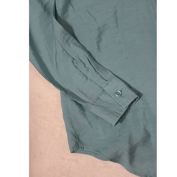 VAN HEUSEN Button Down - Picture 8 of 8